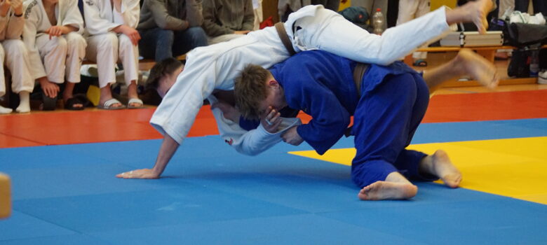 Dominik Bogdanov im Halbfinale gegen Julian Herzog, mit einem Tiefen-Seoi-Nage